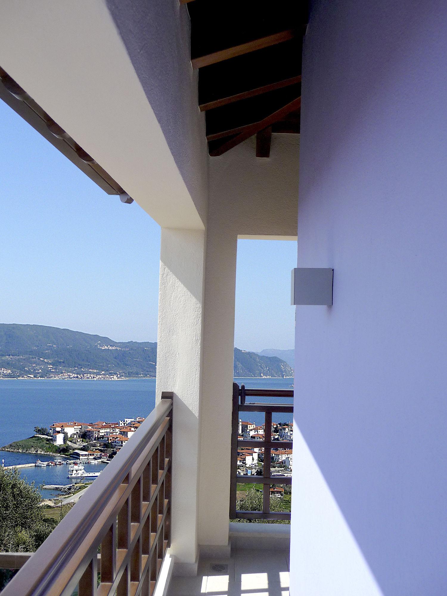 Helianthus Guesthouse Амолиани Экстерьер фото