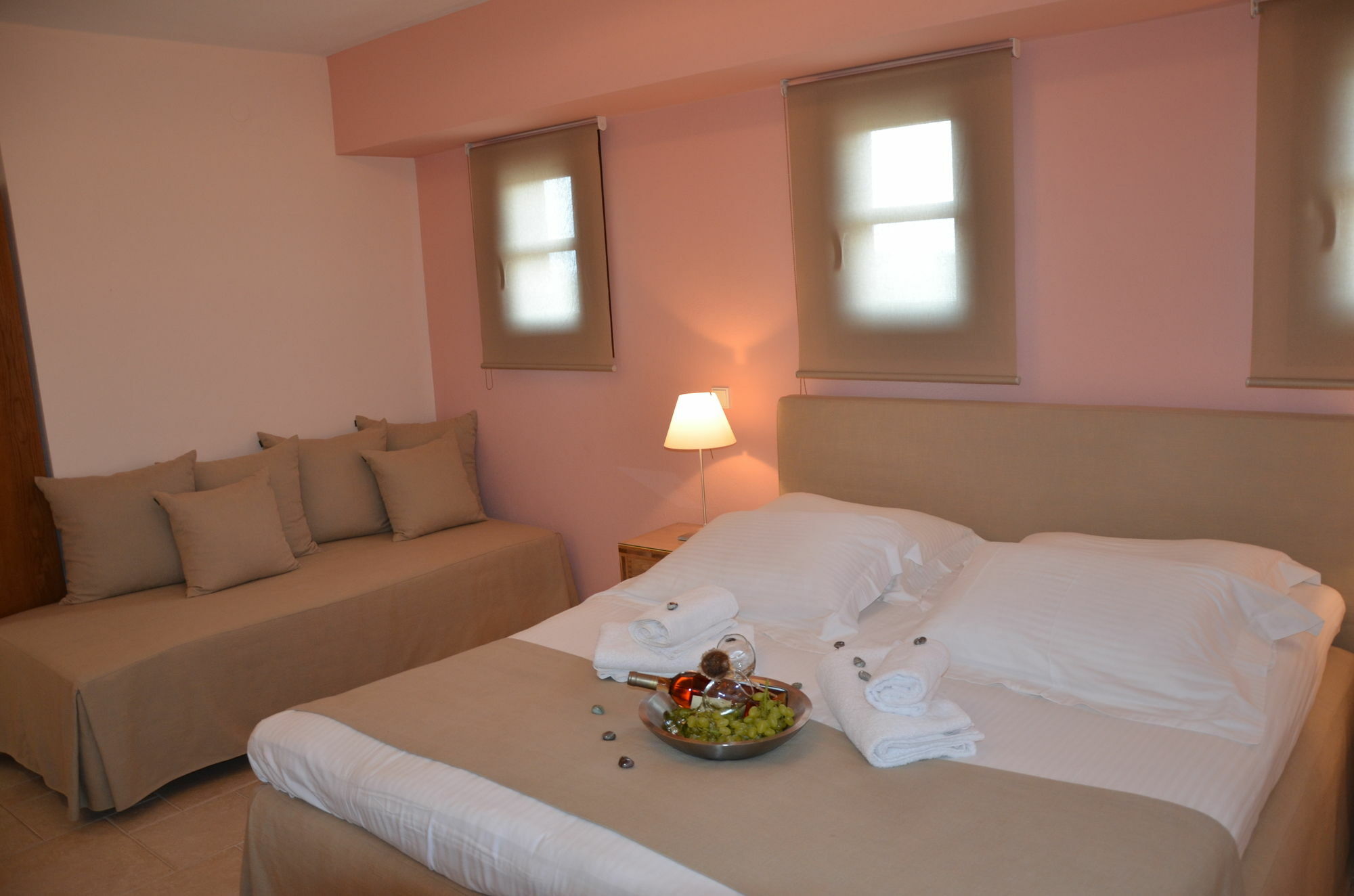 Helianthus Guesthouse Амолиани Экстерьер фото